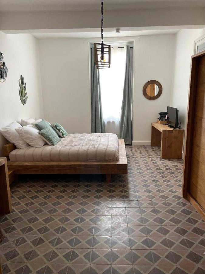 La Maison Du Puits Cesseras Ngoại thất bức ảnh